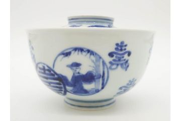 古伊万里　古玩　染付　窓絵　約12cm　4寸　深い味わいを感じる蓋付き茶碗3客セット(中国?、人物、壽、寿、蓋茶碗、和食器、どんぶり、四寸)(R-079606)