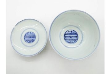 古伊万里　古玩　染付　窓絵　約12cm　4寸　深い味わいを感じる蓋付き茶碗3客セット(中国?、人物、壽、寿、蓋茶碗、和食器、どんぶり、四寸)(R-079606)