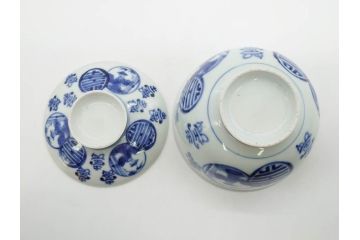 古伊万里　古玩　染付　窓絵　約12cm　4寸　深い味わいを感じる蓋付き茶碗3客セット(中国?、人物、壽、寿、蓋茶碗、和食器、どんぶり、四寸)(R-079606)