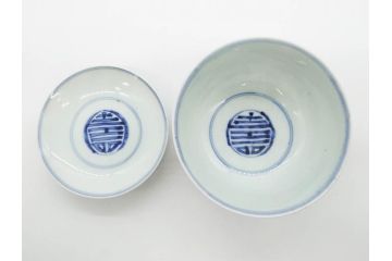 古伊万里　古玩　染付　窓絵　約12cm　4寸　深い味わいを感じる蓋付き茶碗3客セット(中国?、人物、壽、寿、蓋茶碗、和食器、どんぶり、四寸)(R-079606)