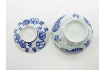 古伊万里　古玩　染付　窓絵　約12cm　4寸　深い味わいを感じる蓋付き茶碗3客セット(中国?、人物、壽、寿、蓋茶碗、和食器、どんぶり、四寸)(R-079606)