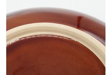 十代 大樋長左衛門(年朗)　大樋焼　亀甲紋　飴釉　約21cm　6.9寸　艶やかさが魅力的な中皿(和食器、和皿、共箱付き、裏印、六寸九分)(R-079607)