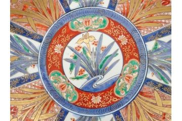 江戸期　古伊万里　染付　色絵　花菖蒲　約48cm　1尺5寸　煌びやかで優雅な大皿(花しょうぶ、花唐草模様、金彩、尺皿、和食器、和皿、一尺五寸)(R-079611)