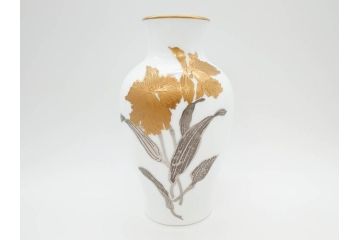 大倉陶園(OKURA、OAC)　金蝕カトレア 高さ 約27cm/ブルーローズ 高さ 約15cm　気品漂う花瓶2点セット(バラ、薔薇、金彩、花生け、花器、花入、フラワーベース、白磁)(R-079613)
