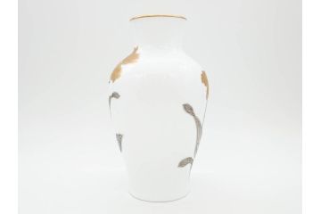 大倉陶園(OKURA、OAC)　金蝕カトレア 高さ 約27cm/ブルーローズ 高さ 約15cm　気品漂う花瓶2点セット(バラ、薔薇、金彩、花生け、花器、花入、フラワーベース、白磁)(R-079613)