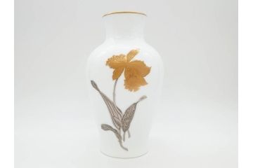 大倉陶園(OKURA、OAC)　金蝕カトレア 高さ 約27cm/ブルーローズ 高さ 約15cm　気品漂う花瓶2点セット(バラ、薔薇、金彩、花生け、花器、花入、フラワーベース、白磁)(R-079613)