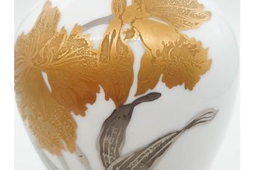 大倉陶園(OKURA、OAC)　金蝕カトレア 高さ 約27cm/ブルーローズ 高さ 約15cm　気品漂う花瓶2点セット(バラ、薔薇、金彩、花生け、花器、花入、フラワーベース、白磁)(R-079613)