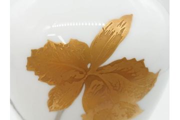 大倉陶園(OKURA、OAC)　金蝕カトレア 高さ 約27cm/ブルーローズ 高さ 約15cm　気品漂う花瓶2点セット(バラ、薔薇、金彩、花生け、花器、花入、フラワーベース、白磁)(R-079613)