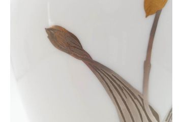 大倉陶園(OKURA、OAC)　金蝕カトレア 高さ 約27cm/ブルーローズ 高さ 約15cm　気品漂う花瓶2点セット(バラ、薔薇、金彩、花生け、花器、花入、フラワーベース、白磁)(R-079613)