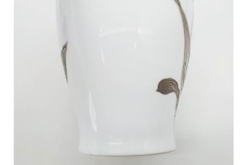 大倉陶園(OKURA、OAC)　金蝕カトレア 高さ 約27cm/ブルーローズ 高さ 約15cm　気品漂う花瓶2点セット(バラ、薔薇、金彩、花生け、花器、花入、フラワーベース、白磁)(R-079613)