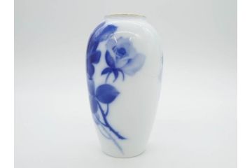 大倉陶園(OKURA、OAC)　金蝕カトレア 高さ 約27cm/ブルーローズ 高さ 約15cm　気品漂う花瓶2点セット(バラ、薔薇、金彩、花生け、花器、花入、フラワーベース、白磁)(R-079613)