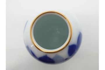 大倉陶園(OKURA、OAC)　金蝕カトレア 高さ 約27cm/ブルーローズ 高さ 約15cm　気品漂う花瓶2点セット(バラ、薔薇、金彩、花生け、花器、花入、フラワーベース、白磁)(R-079613)