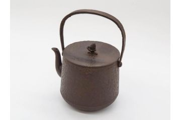 明治44年　三巌堂　未使用　南部　大同生命記念　時を重ねた趣のある南部鉄瓶(三厳堂、湯沸、湯瓶、茶道具、茶器)(R-079614)