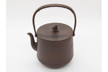 明治44年　三巌堂　未使用　南部　大同生命記念　時を重ねた趣のある南部鉄瓶(三厳堂、湯沸、湯瓶、茶道具、茶器)(R-079614)