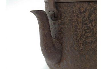 明治44年　三巌堂　未使用　南部　大同生命記念　時を重ねた趣のある南部鉄瓶(三厳堂、湯沸、湯瓶、茶道具、茶器)(R-079614)