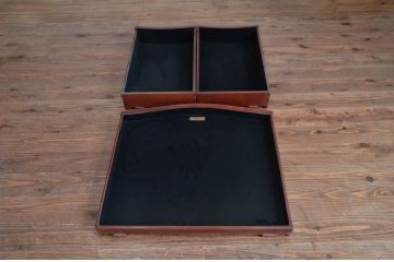 中古　高級品!!　アメリカブランド家具　ジョージアンレーン社(GEORGIAN LANE)　美しい彫刻と猫脚の大きなレザートッププレジデントデスク(在宅ワーク用、テーブル、在宅用)(R-079617)