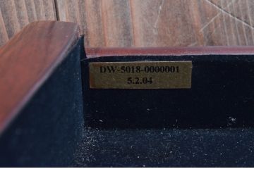 中古　高級品!!　アメリカブランド家具　ジョージアンレーン社(GEORGIAN LANE)　美しい彫刻と猫脚の大きなレザートッププレジデントデスク(在宅ワーク用、テーブル、在宅用)(R-079617)