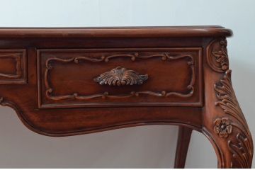 中古　高級品!!　アメリカブランド家具　ジョージアンレーン社(GEORGIAN LANE)　美しい彫刻と猫脚の大きなレザートッププレジデントデスク(在宅ワーク用、テーブル、在宅用)(R-079617)