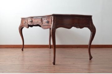 中古　高級品!!　アメリカブランド家具　ジョージアンレーン社(GEORGIAN LANE)　美しい彫刻と猫脚の大きなレザートッププレジデントデスク(在宅ワーク用、テーブル、在宅用)(R-079617)