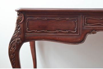 中古　高級品!!　アメリカブランド家具　ジョージアンレーン社(GEORGIAN LANE)　美しい彫刻と猫脚の大きなレザートッププレジデントデスク(在宅ワーク用、テーブル、在宅用)(R-079617)