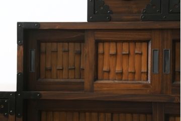 中古　民芸家具　組み立て式　和の情緒あふれる両面使いの階段箪笥(民芸箪笥、収納箪笥、和タンス)(R-079619)