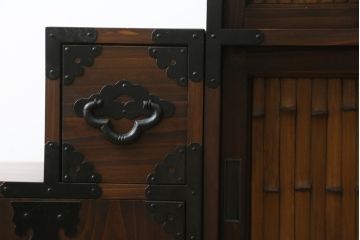 中古　民芸家具　組み立て式　和の情緒あふれる両面使いの階段箪笥(民芸箪笥、収納箪笥、和タンス)(R-079619)