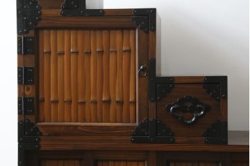 中古　民芸家具　組み立て式　和の情緒あふれる両面使いの階段箪笥(民芸箪笥、収納箪笥、和タンス)(R-079619)