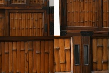 中古　民芸家具　組み立て式　和の情緒あふれる両面使いの階段箪笥(民芸箪笥、収納箪笥、和タンス)(R-079619)