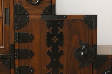 中古　民芸家具　組み立て式　和の情緒あふれる両面使いの階段箪笥(民芸箪笥、収納箪笥、和タンス)(R-079619)