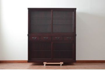 中古　美品　格子デザインが凛とした和を演出する二段重ね水屋箪笥(食器棚、戸棚、収納棚、キャビネット)(R-079620)