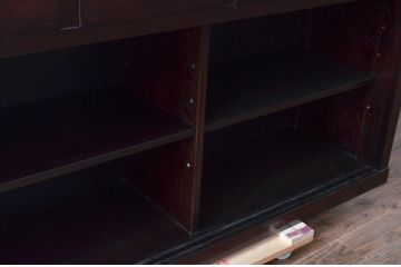中古　美品　格子デザインが凛とした和を演出する二段重ね水屋箪笥(食器棚、戸棚、収納棚、キャビネット)(R-079620)