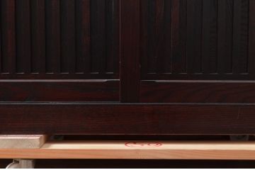 中古　美品　格子デザインが凛とした和を演出する二段重ね水屋箪笥(食器棚、戸棚、収納棚、キャビネット)(R-079620)