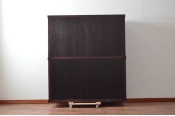 中古　美品　格子デザインが凛とした和を演出する二段重ね水屋箪笥(食器棚、戸棚、収納棚、キャビネット)(R-079620)