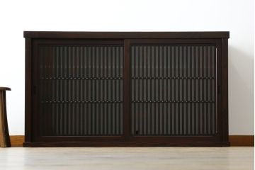 中古　美品　格子デザインが凛とした和を演出する水屋箪笥サイドボード(食器棚、戸棚、収納棚、サイドキャビネット)(R-079621)