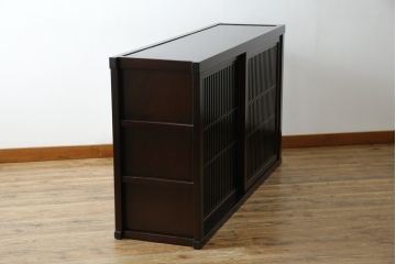 中古　美品　格子デザインが凛とした和を演出する水屋箪笥サイドボード(食器棚、戸棚、収納棚、サイドキャビネット)(R-079621)