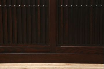中古　美品　格子デザインが凛とした和を演出する水屋箪笥サイドボード(食器棚、戸棚、収納棚、サイドキャビネット)(R-079622)