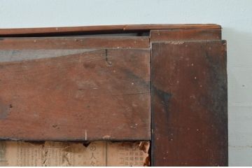 アンティーク建具　重厚　ツートンカラー漆塗り　堂々とした佇まいが存在感を放つ格子蔵戸1枚(玄関戸、格子戸、引き戸)(R-079624)