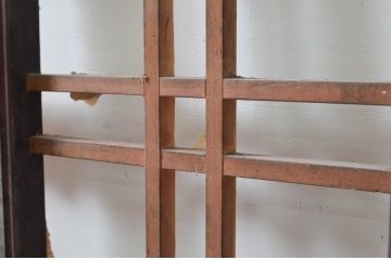 アンティーク建具　障子入り　和モダンな雰囲気を醸し出す升目(マス目)格子蔵戸1枚(引き戸、玄関戸、格子戸、障子戸)(R-079625)