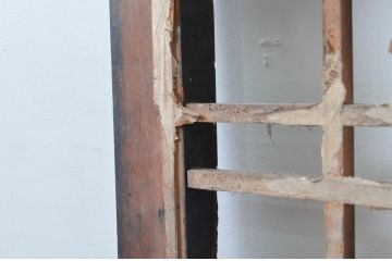 アンティーク建具　障子入り　和モダンな雰囲気を醸し出す升目(マス目)格子蔵戸1枚(引き戸、玄関戸、格子戸、障子戸)(R-079625)
