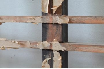 アンティーク建具　障子入り　和モダンな雰囲気を醸し出す升目(マス目)格子蔵戸1枚(引き戸、玄関戸、格子戸、障子戸)(R-079625)