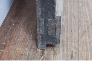 アンティーク建具　障子入り　和モダンな雰囲気を醸し出す升目(マス目)格子蔵戸1枚(引き戸、玄関戸、格子戸、障子戸)(R-079625)