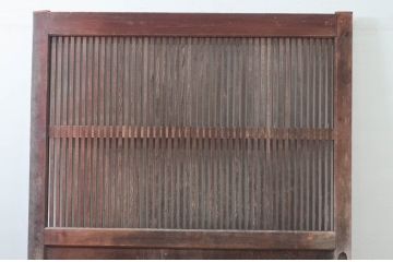 アンティーク建具　堂々とした佇まいが存在感を放つ格子蔵戸1枚(玄関戸、格子戸、引き戸)(R-079626)
