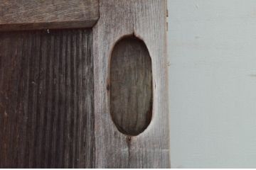 アンティーク建具　堂々とした佇まいが存在感を放つ格子蔵戸1枚(玄関戸、格子戸、引き戸)(R-079626)