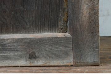 アンティーク建具　堂々とした佇まいが存在感を放つ格子蔵戸1枚(玄関戸、格子戸、引き戸)(R-079626)