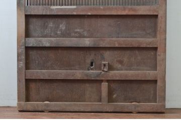 アンティーク建具　堂々とした佇まいが存在感を放つ格子蔵戸1枚(玄関戸、格子戸、引き戸)(R-079626)