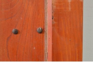 アンティーク建具　松材　重厚感のある佇まいが魅力の蔵戸1枚(玄関戸、引き戸)(R-079627)