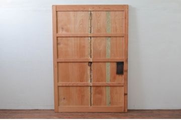 アンティーク建具　松材　重厚感のある佇まいが魅力の蔵戸1枚(玄関戸、引き戸)(R-079627)