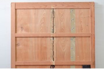 アンティーク建具　松材　重厚感のある佇まいが魅力の蔵戸1枚(玄関戸、引き戸)(R-079627)