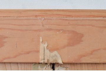 アンティーク建具　松材　重厚感のある佇まいが魅力の蔵戸1枚(玄関戸、引き戸)(R-079627)