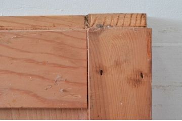アンティーク建具　松材　重厚感のある佇まいが魅力の蔵戸1枚(玄関戸、引き戸)(R-079627)